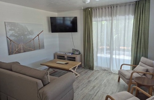 Edgewater House | Lovely 2-bedroom house with AC in charming Port Charlotte