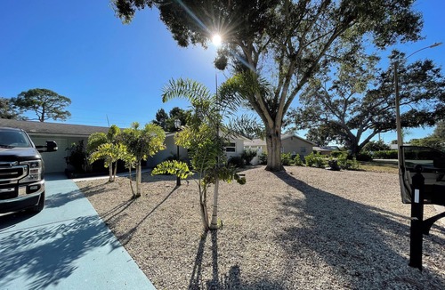 South Gate Ridge House | Lovely 4-bedroom 3 Bath Heated Pool house Near Siesta Key Beach