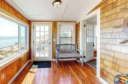 Ellisville House | Lovely oceanfront cottage with deck, grill, & panoramic views