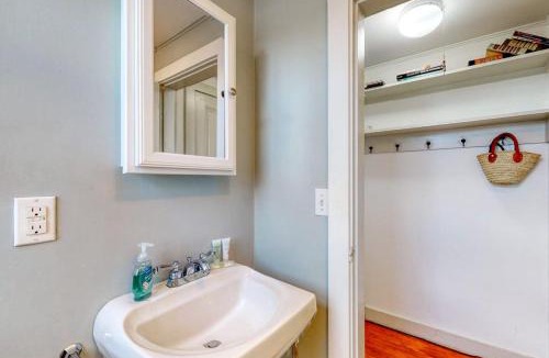 Wiscasset House | Lovely studio w/full kitchen/free WiFi- next to river/antique shops/restaurants