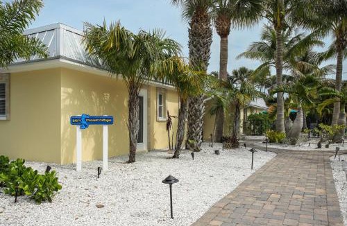 Siesta Key House | Lulu's Crescent Cottages - Entire two unit complex