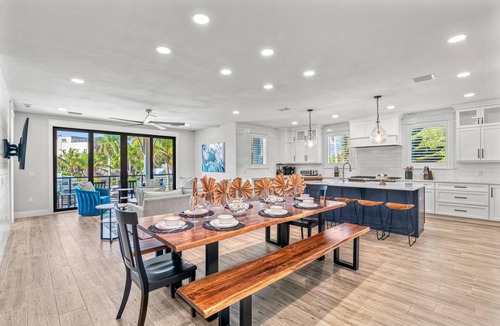 Siesta Key Village House | Luxe Lagoon | Located in SK Village! Private Pool & Spa, Rooftop, Pet Friendly 🏝️☀️🐶