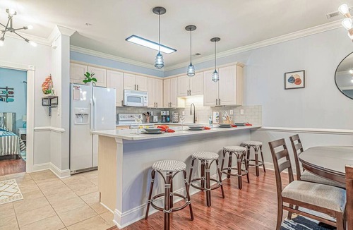Central Myrtle Beach Apartment | Luxe Lakeview Paradise