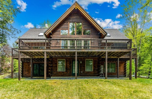 West Hartford House | Luxe Log Cabin with Game Room & Club Access