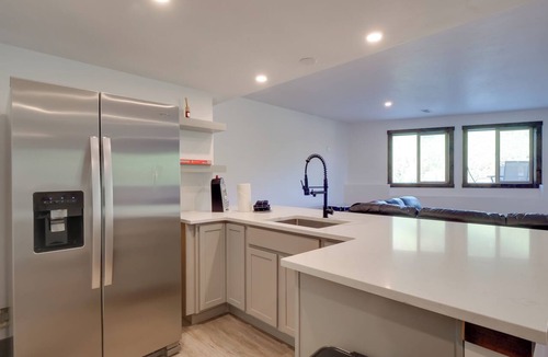 Blue River Cottage | Luxe Ski Escape! Breck Home w/Hot Tub & Game Room