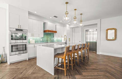 Sarasota House | Luxurious 6 Bedroom House with Rooftop Deck, Pool & Spa, Steps to Lido Beach