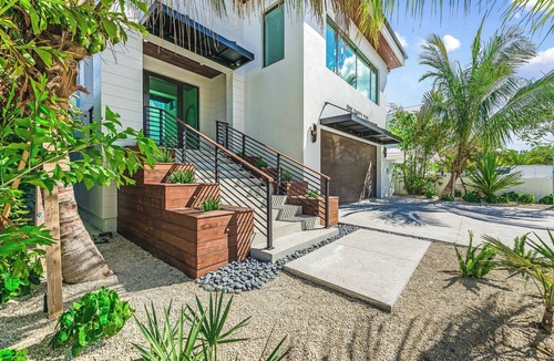 Sarasota House | Luxurious 6 Bedroom House with Rooftop Deck, Pool & Spa, Steps to Lido Beach