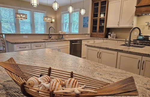 Canal Corkran House | Luxurious 9 bedroom home with private pool and game room