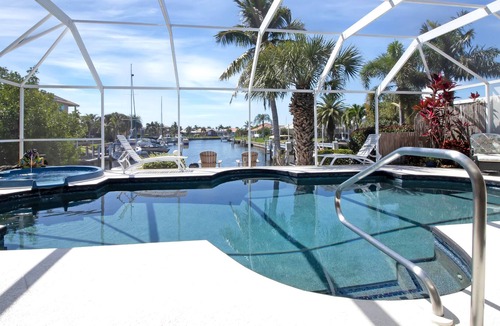 Punta Gorda Hotel | Luxurious Contemporary Vacation Awaits You! Hot tub/Heated Pool/Right on Canal!