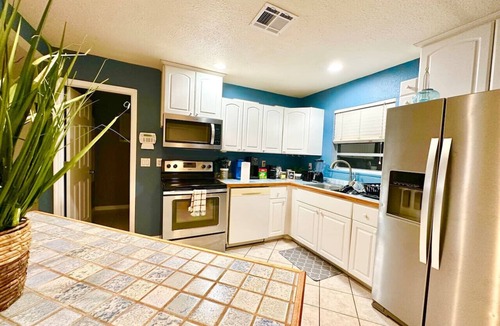 Memphis House | Luxurious Cottage With Full Yard Near The Beach