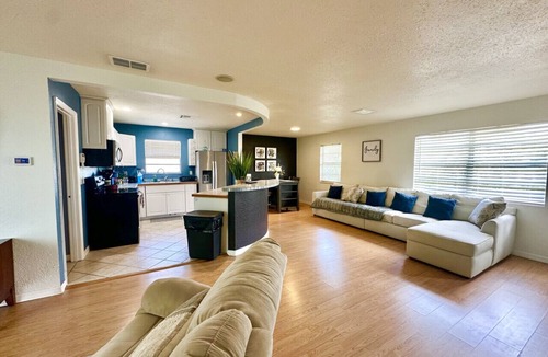Memphis House | Luxurious Cottage With Full Yard Near The Beach