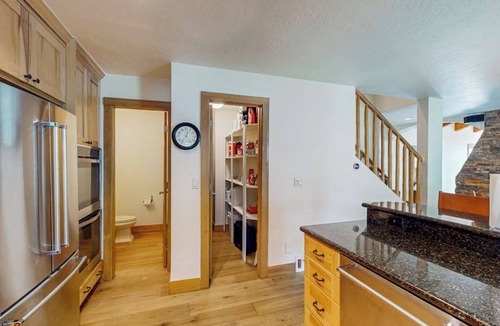 Highland Meadows House | Luxurious Retreat w/Mountain-View Double Deck, Central AC & Two-Sided Fireplace