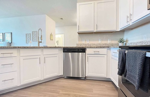 Bradenton Apartment | Luxury 2 BR Near Downtown Bradenton & Beaches