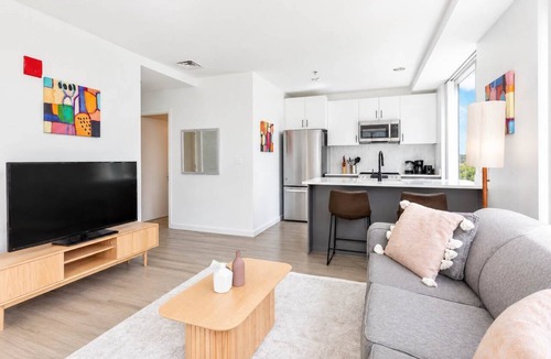 East Cambridge Apartment | Luxury Apt On Canal in Cambridge