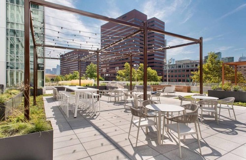 East Cambridge Apartment | Luxury Apt On Canal in Cambridge