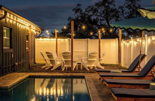 Clearwater House | Luxury Escape 5BR Pool HotTub Game Room FirePit