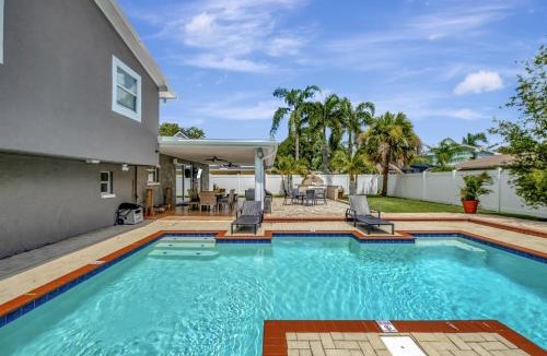 Bay Crest Park House | Luxury Heated Salt Pool House in Perfect Location