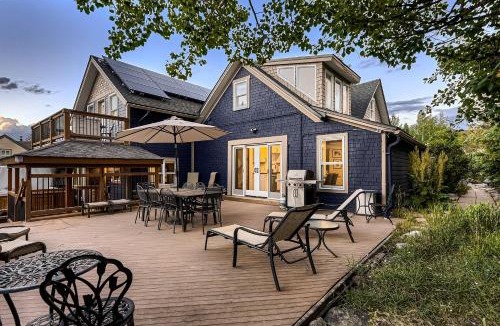Historic District House | Luxury, Historical Cabin with Hot-tub Near Snow in Carp Breckenridge, Colorado