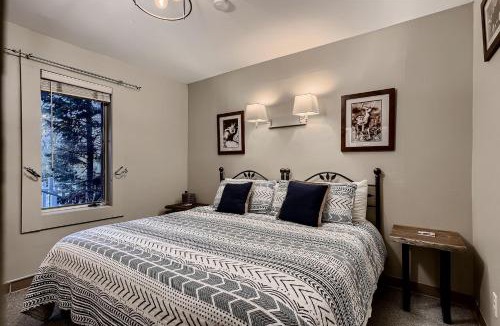 Historic District House | Luxury, Historical Cabin with Hot-tub Near Snow in Carp Breckenridge, Colorado