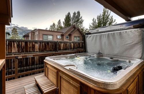 Historic District House | Luxury, Historical Cabin with Hot-tub Near Snow in Carp Breckenridge, Colorado