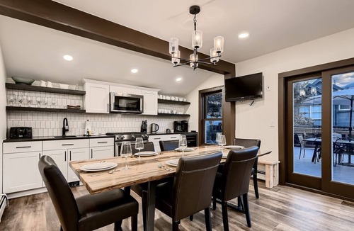 Historic District Cabin | Luxury, Historical Cabin with Hot-tub Near Snow in Carp Breckenridge, Colorado
