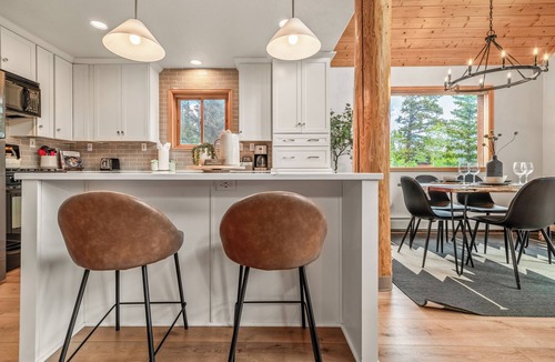 Alma Cabin | Luxury Home w/Hot Tub and Epic Views less than 21 mi to Breck - Placer Valley Vista