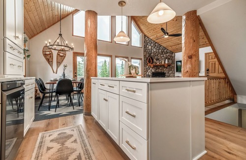 Alma Cabin | Luxury Home w/Hot Tub and Epic Views less than 21 mi to Breck - Placer Valley Vista