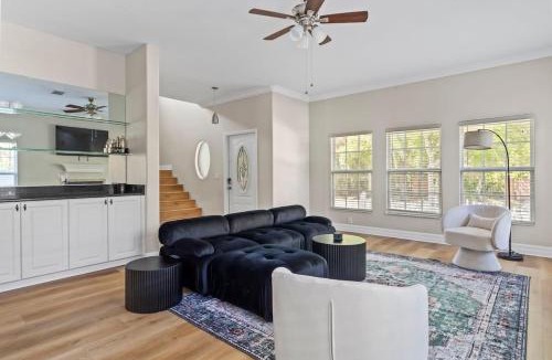 Gillespie Park House | Luxury House Walking Distance to Ocean - Sleeps 12