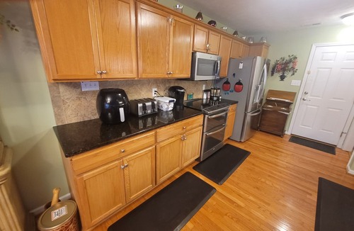 South View House | Luxury King Hot Tub Relaxation Amenities +