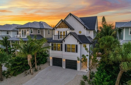 Sarasota House | Luxury Lido Escape w/Pool, Slide, Spa & Rooftop!