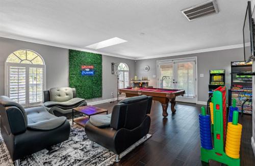 Tampa House | Luxury Mansion w Heated Pool and Spa