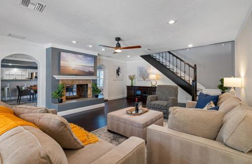 Tampa House | Luxury Mansion w Heated Pool and Spa
