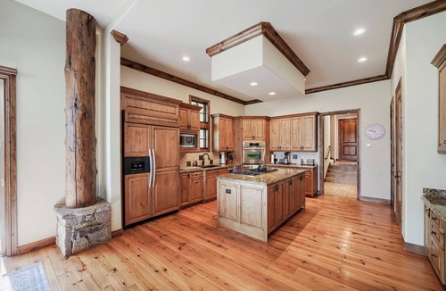 Edwards House | 🌄 Luxury Mountain Retreat on 5 Acres | 5 Bed + 6 Bath | Expansive Views