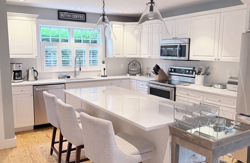 Naushop House | Luxury Naushop Home w Dual Zone AC & Bikes. Pool/Tennis/Pickleball Access