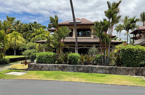 Kahaluu-Keauhou House | Luxury Oceanfront Oasis with Private Pool-Short Walk to Magic Sands Beach!