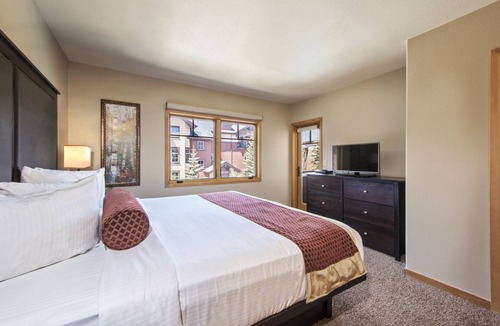 Four O'Clock Resort | Luxury One-Bedroom Condos