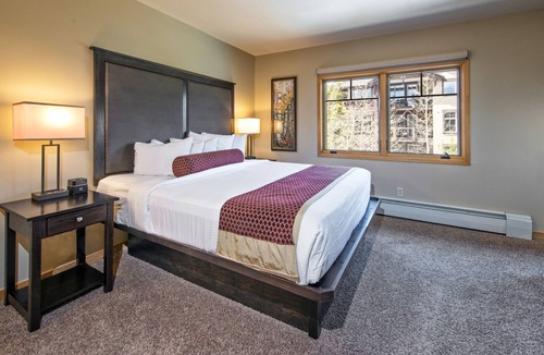 Four O'Clock Resort | Luxury One-Bedroom Condos
