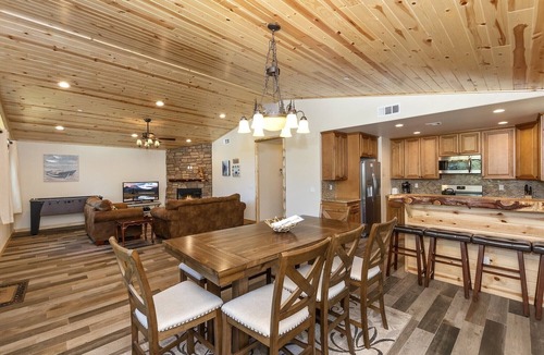 Big Bear Lake Cabin | Luxury! Walk to Meadow Park & the Lake! Near Snow Summit! Foosball Table! Hot Tub!