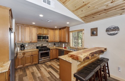 Big Bear Lake Cabin | Luxury! Walk to Meadow Park & the Lake! Near Snow Summit! Foosball Table! Hot Tub!