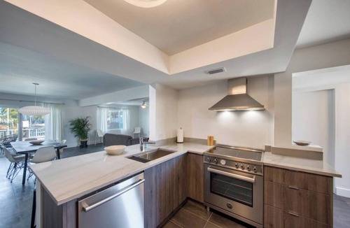 Bay Crest Park House | Luxury Waterfront Pool and Dock; Dander-Free