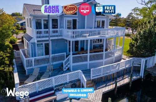 Caine Woods House | Luxury Waterfront Villa Dock Game Room Sunset Views