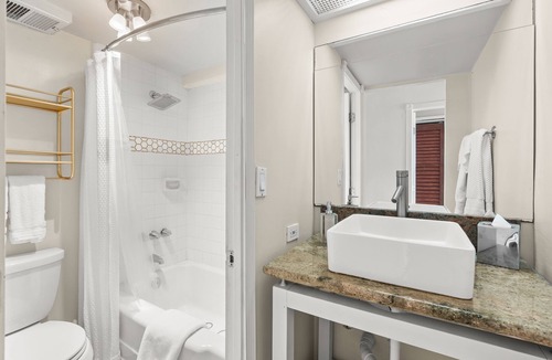 Ala Moana Apartment | Magical Ocean View, 3 Bedroom, 3 Full Bath, 1 Complimentary Parking