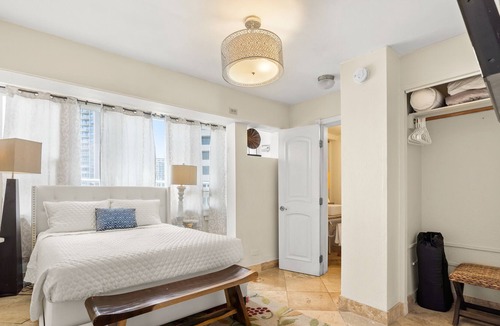 Ala Moana Apartment | Magical Ocean View, 3 Bedroom, 3 Full Bath, 1 Complimentary Parking