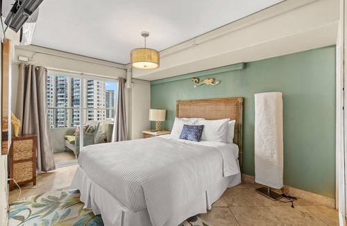 Ala Moana Apartment | Magical Ocean View, 3 Bedroom, 3 Full Bath, 1 Complimentary Parking
