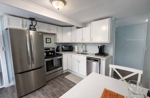Yachting Village House | Magnolia Portside – Whole 4BR Home on Thames St