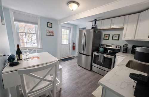 Yachting Village House | Magnolia Portside – Whole 4BR Home on Thames St