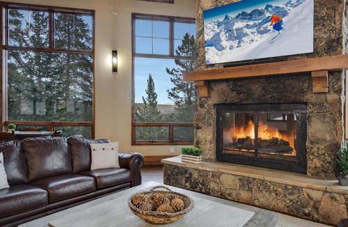Four O'Clock House | Majestic Mountain Lodge