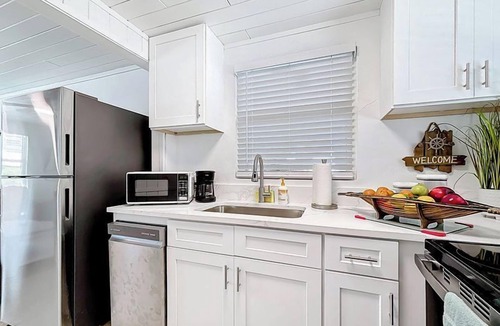 Englewood Cottage | Manasota Beachfront Cottage 2