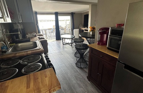 Ellenton House | Manatee Riverfront Home , Cozy 2-bedroom house in Ellenton “Duplex”, left side.