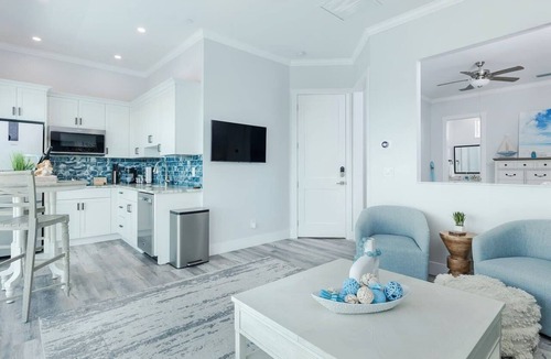 Cape Harbour Apartment | Manatee Suite 3 Funky Fish House at Cape Harbour